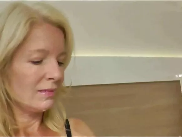 Japanese blonde milf xxx kugonana kwa m'makutu.