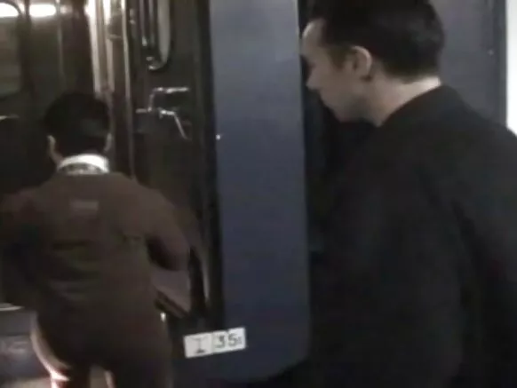 Sofia wakukhwima mu masitokisi gha m'makutu sitima ya m'makutu creampie m'makutu wakagonana.