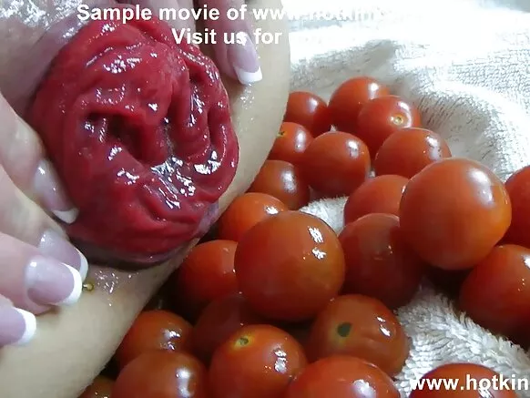 Anal mphangwe maseŵera 50 nkhaza tomato mu mbunda.
