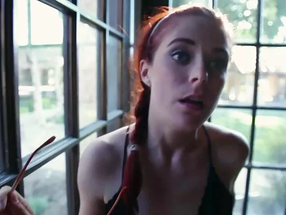 Penny Pax wakapusikika ndipo na mabere ghakuru wakafumbika mu anal yakupangika kunyumba.